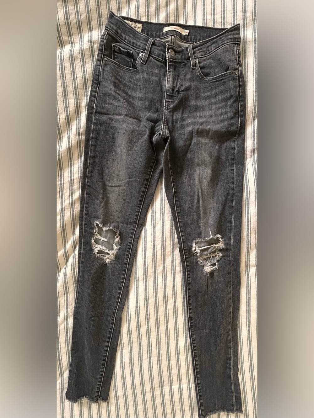 Levi’s Women's Distressed Slim Jeans - Charcoal Gray curvy skinny